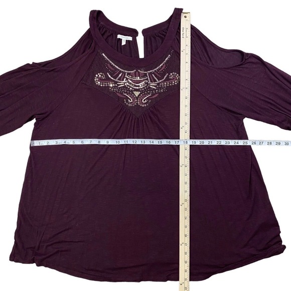 Maurices Top Size 2 Plus 2X Plum Purple Cold Shoulder Embellished Sequin Mesh - Picture 6 of 10